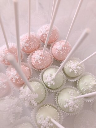 mariasweetcakery cakepops winter 1