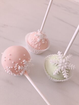 mariasweetcakery cakepops winter 2