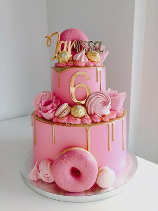 mariasweetcakery Donut pink with a touch of gold