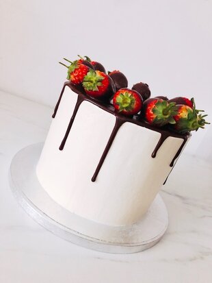 mariasweetcakery Drip cake aardbeien