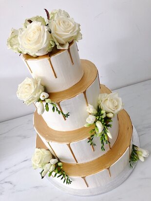 mariasweetcakery bloemen taart goud