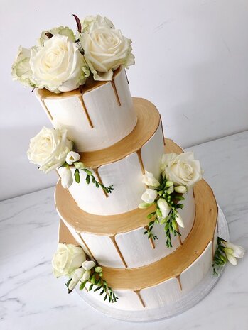mariasweetcakery bloemen taart goud