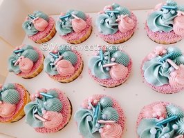 Gender reveal cupcakes